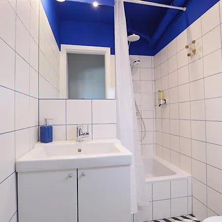 Jasne Z Balkonem W Centrum, Blisko Plazy By Renters